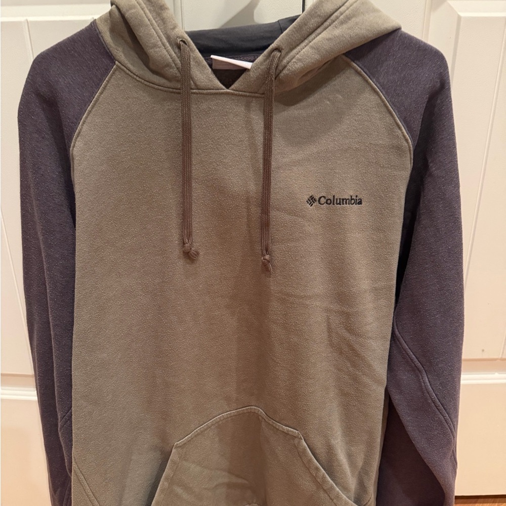 Columbia Men's Two-Tone Hoodie in Green and Black